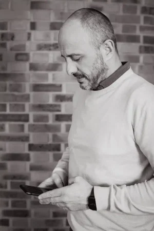 Fabrice Antz, fondateur de l'atelier lors d'un Accompagnement du gérant de salon de coiffure et esthétique